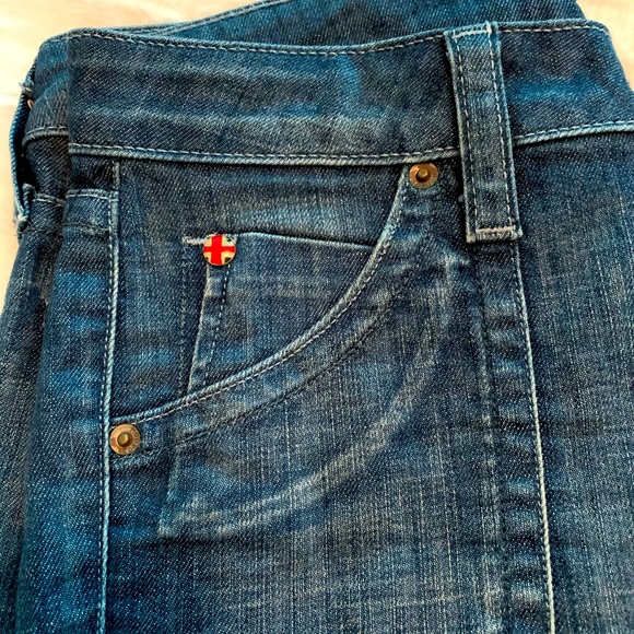 Hudson Los Angeles Bermuda Shorts. - Picture 2 of 8